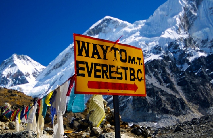 އެވަރެސްޓް ފަރުބަދައިގެ ކުނިން އާޓް ގެލެރީއެއް