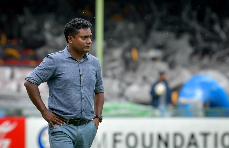 އީގަލްސްގެ ކޯޗަކަށް ޝާޒް