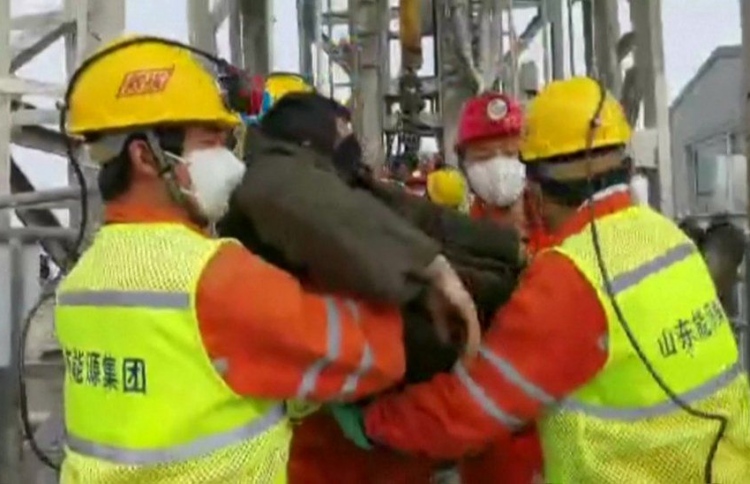 ޗައިނާގެ ރަން ނަގާ ވަޅުން 11 މީހުން ސަލާމަތްކޮށްފި