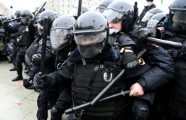 Protesters clash with riot police during a rally in support of jailed opposition leader Alexei Navalny in downtown Moscow on January 23, 2021. - Navalny, 44, was detained last Sunday upon returning to Moscow after five months in Germany recovering from a near-fatal poisoning with a nerve agent and later jailed for 30 days while awaiting trial for violating a suspended sentence he was handed in 2014. (Photo by Kirill KUDRYAVTSEV / AFP)