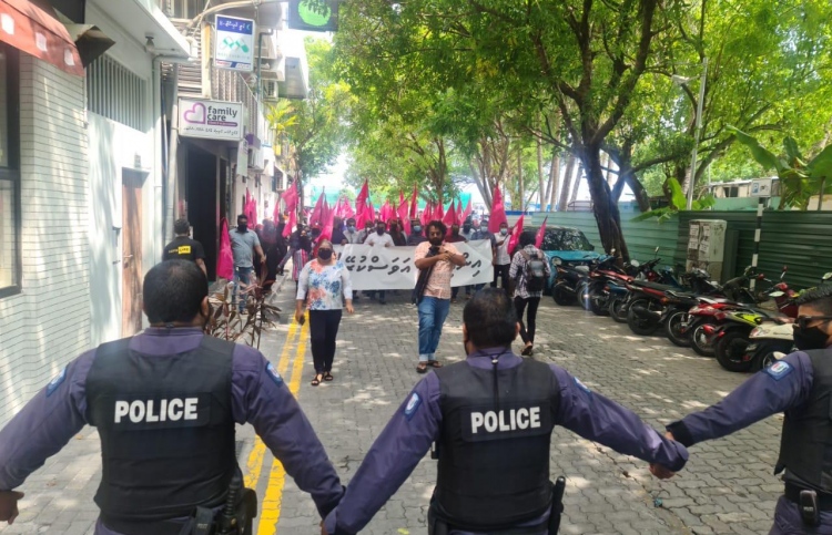 އަދުރޭއާ އެކު 24 މީހަކު މުޒާހަރާ އިން ހައްޔަރުކޮށްފި