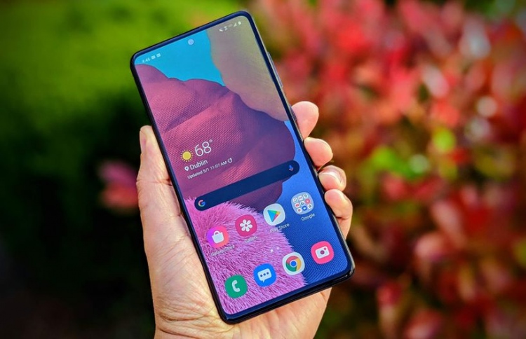 ދެން އޮތީ ސްކްރީނުން ފޯނު ޗާޖުކުރުން!