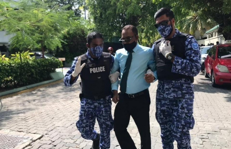 ކޯޓުން އެންގީ އަދުރޭ އާއި ޝުޖާއު ދޫކޮށްލަން