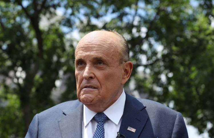 ޓްރަމްޕްގެ ވަކީލު ޔޫޓިއުބުން ބޭރުކޮށްލައިފި