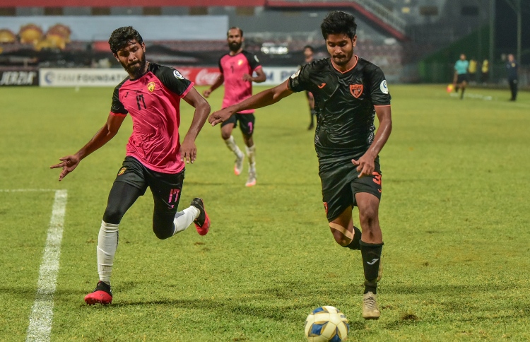 ޔޫވީ ބަލިކޮށް އީގަލްސް އަށް ހިތްހަމަޖެހުމެއް