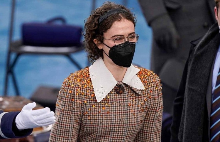 ހުވާގެ ރަސްމިއްޔާތުން ކަމަލާގެ ދޮންދަރި މޮޑެލްއަކަށް