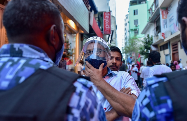 އިދިކޮޅުގެ މުޒާހަރާ އިން 11 މީހުން ހައްޔަރުކޮށްފި