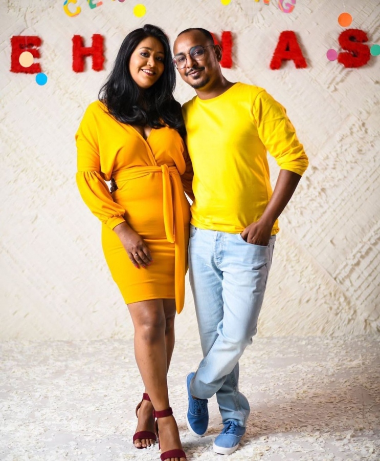 ނަތާޝާ ޖަލީލްއާއެކު "އެހެނަސް" ގެ އުފެއްދުންތެރިޔާ އަހްމަދު އިގުބާލް (އައިކިއު).