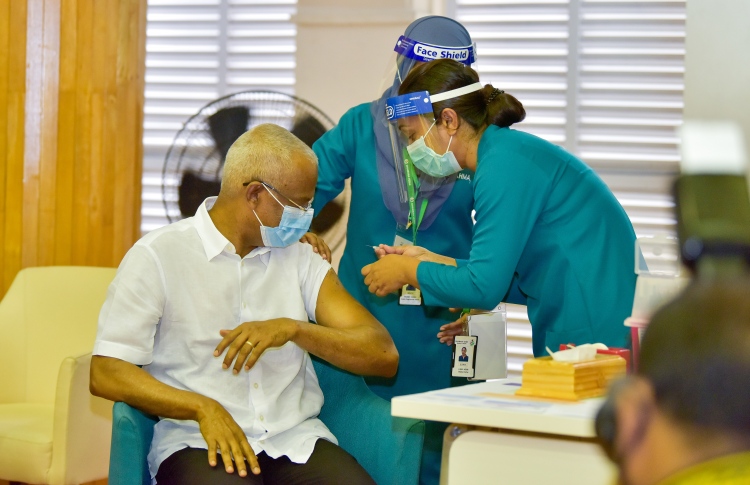 ސަރުކާރު މުވައްޒަފުން ވެކްސިން ފުރިހަމަ ކުރަން އެދިއްޖެ