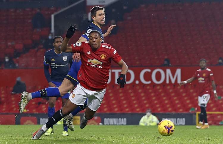 އާސެނަލް ބަލިވިއިރު، ޔުނައިޓެޑް ނުވަ ގޯލުން މޮޅުވެއްޖެ