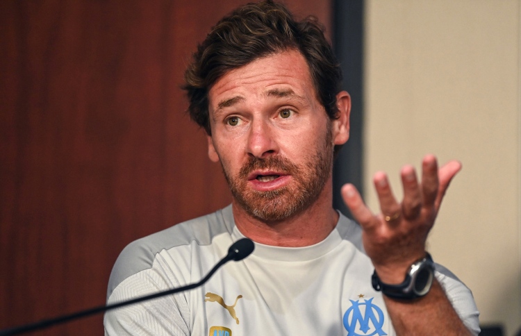 ބޭނުންނުވާ ކުޅުންތެރިއަކު ގެނައުމުން ކޯޗު އިސްތިއުފާދީފި