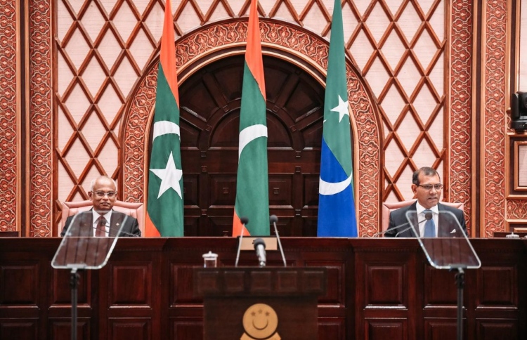 ފެބްރުއަރީ ތިނެއްގައި ސަރުކާރު ބަންދު