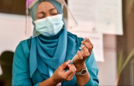A health worker prepares to administer the COVISHIELD vaccine. PHOTO: NISHAN ALI/ MIHAARU