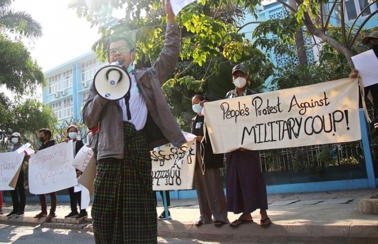 ބަޣާވާތާ ދެކޮޅަށް މަދަނީ ބަސްނޭހުން ވައިގައި ހިފައިފި