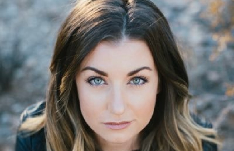 ކެބިން ކްރޫއެއްގެ ވަޒީފާ ދޫކޮށްލައި ލިޔުންތެރިއަކަށް