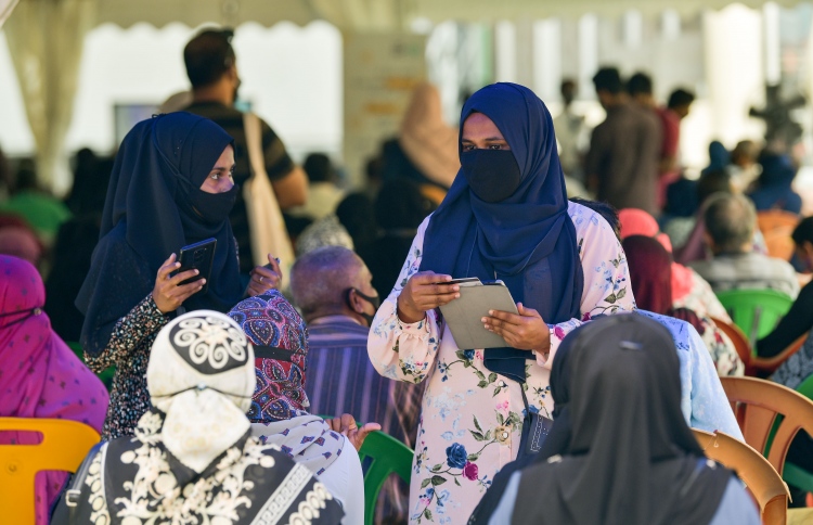 ޕޮޒިޓިވް އަދަދު ދަށް ނުވަނީ ވެކްސިން ޖެހުން މަދުވާތީ