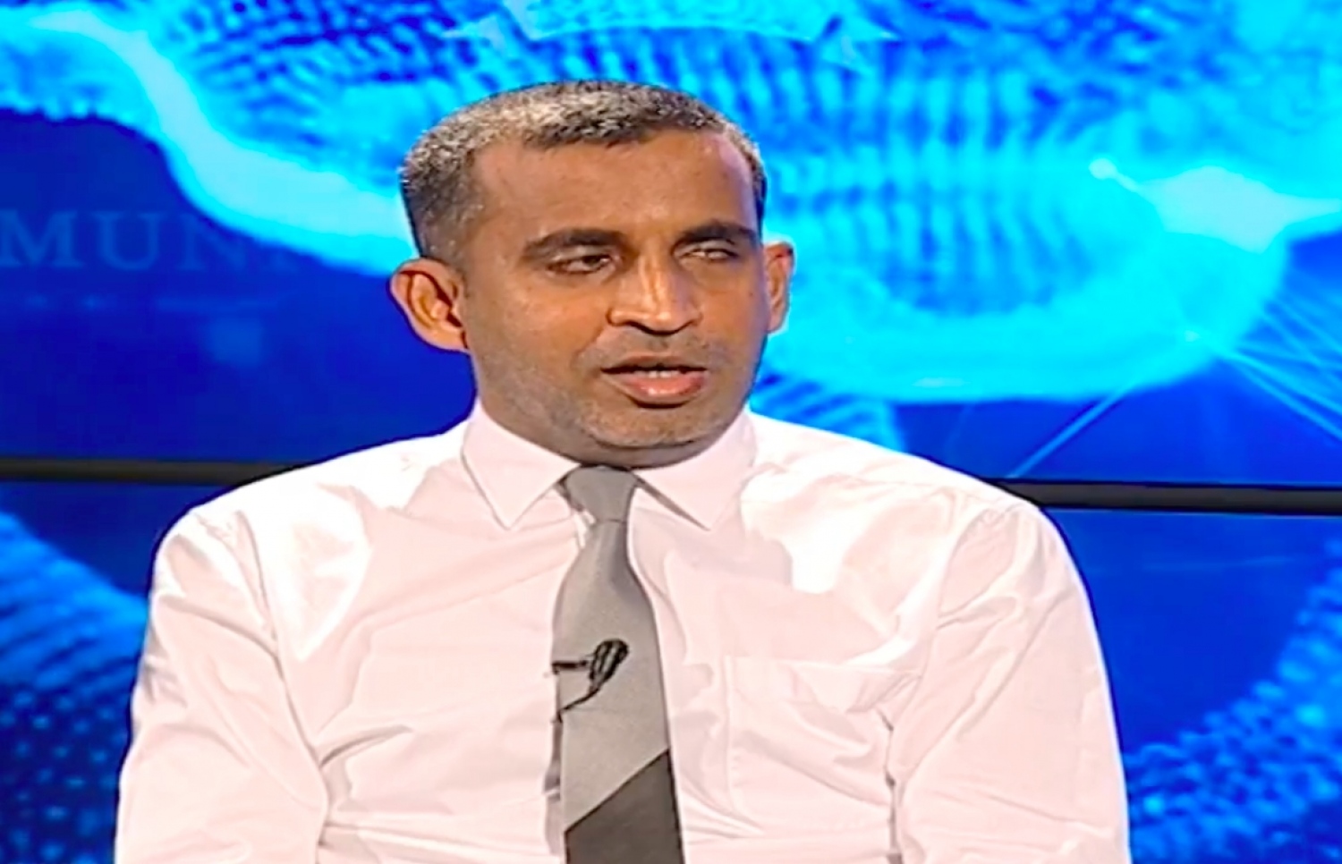 ޕެނަލް ޑިސްކަޝަންގައި އަޝްރަފް ވާހަކަދައްކަވަނީ. ވީޑިއޯ ސްކްރީންޝޮޓް