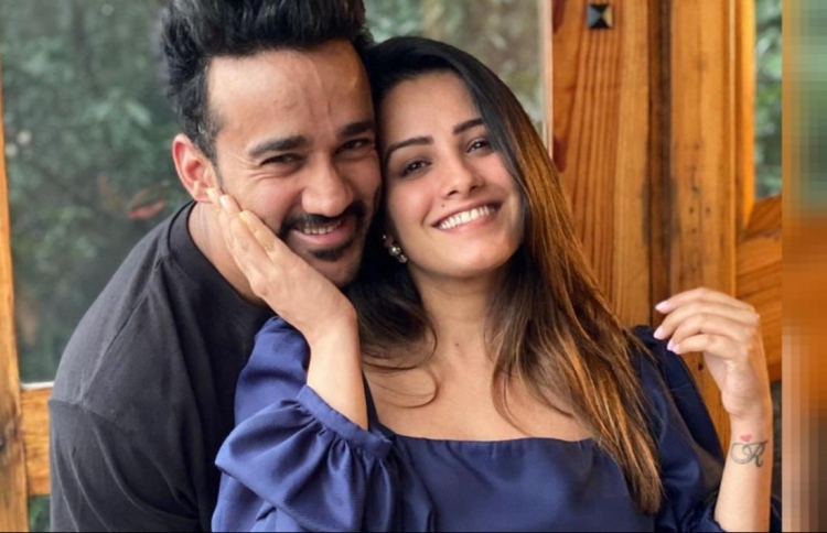 އަނީތާ އާއި ރޯހިތު.