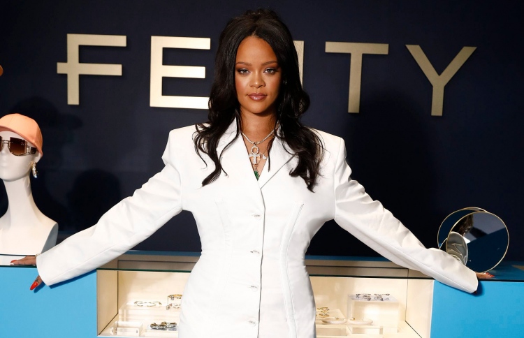 ރިއާނާގެ "ފެންޓީ ފެޝަން" ހުއްޓެނީ