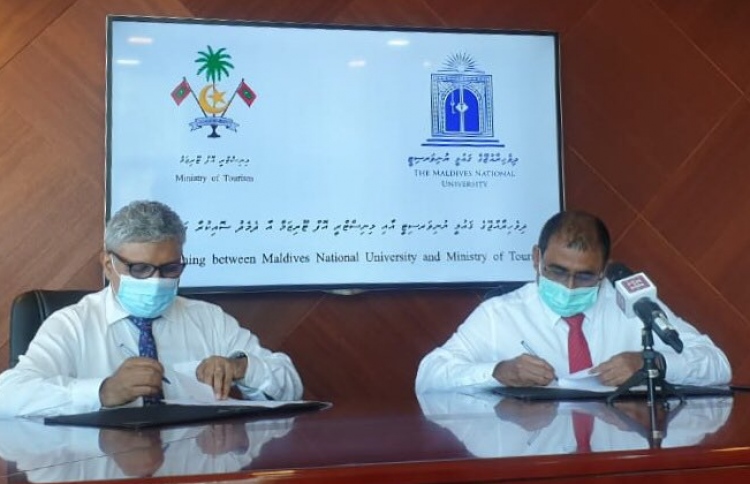 ޓޫރިޒަމް ދާއިރާއަށް މީހުން ބިނާކުރަނީ