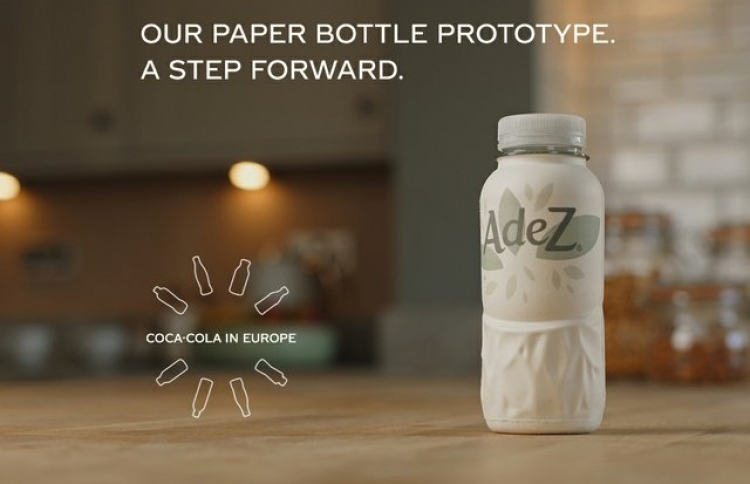 ކޮކަ ކޯލާ އިން ކަރުދާސްފުޅި ޓެސްޓްކުރަނީ