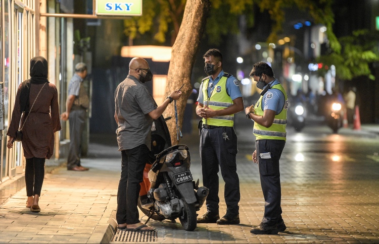 ކޮވިޑް ކޭސްތައް ހަމަ އެއްވަރެއްގައި