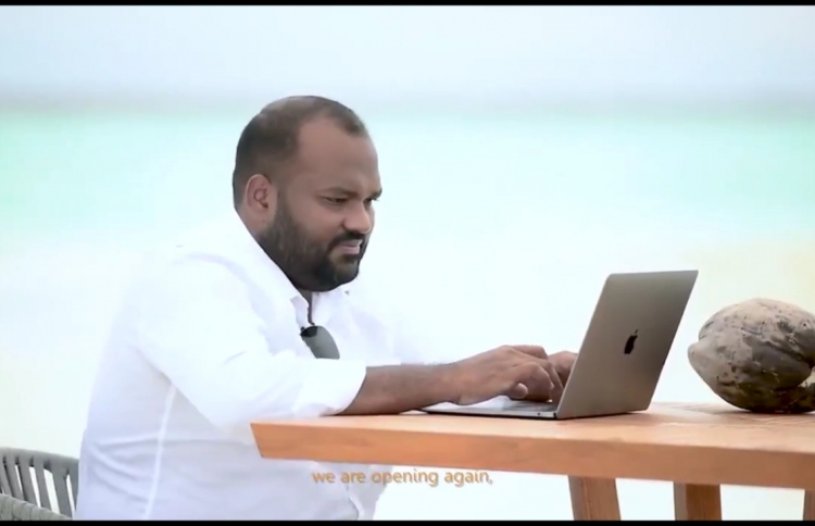 ބޮޑު އިހުމާލެއް، ޕާސްޕޯޓް ހިފަހައްޓަން އަމުރު ނުދިން