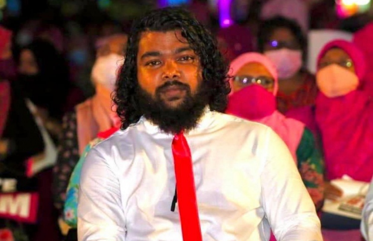 އައްޑޫން ނަން ނެގި ކެންޑިޑޭޓެއްގެ މައްސަލަ ބަލަނީ