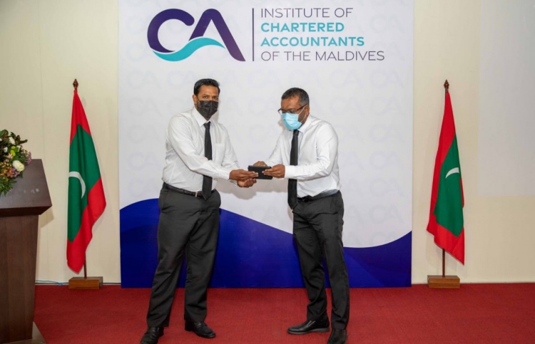 ބޭނުންވާ ވަރަށް ދިވެހި އެކައުންޓެންޓުން ނެތް: ފައްޔާޒު