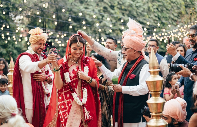 ދިއާގެ ދެވަނަ ކައިވެނީގެ އަލްބަމުން ފޮޓޯތަކެއް