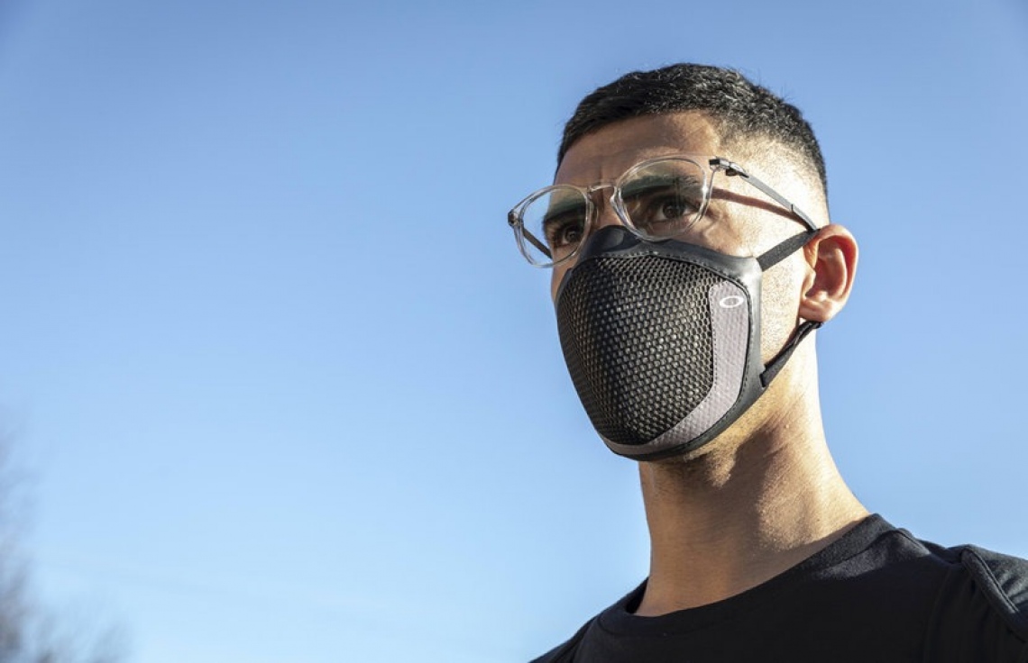 އައިނު އަޅާ މީހުންނަށް ފަސޭހަ މާސްކެއް ނެރެފި