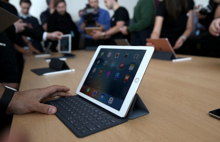 އެޕަލް އިން އިންޑިއާގައި އައިޕެޑް އުފައްދަން ބޭނުން