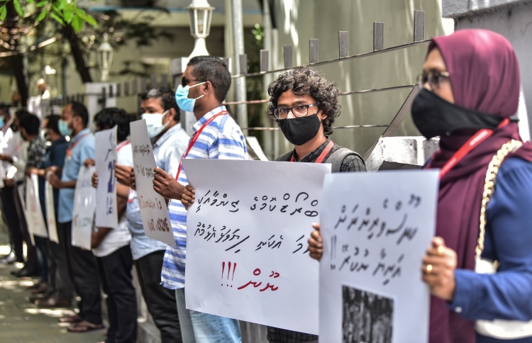 "މިހާރު" ބޮއިކޮޓްކުރުން ނާތަހުޒީބު: އެޑިޓާސް ގިލްޑް