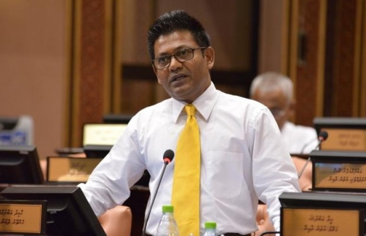 ހާމިދާ އެކު ޕޮލިސް ބޯޑަށް ކުރިމަތިލެއްވީ ފަސް ބޭފުޅެއް