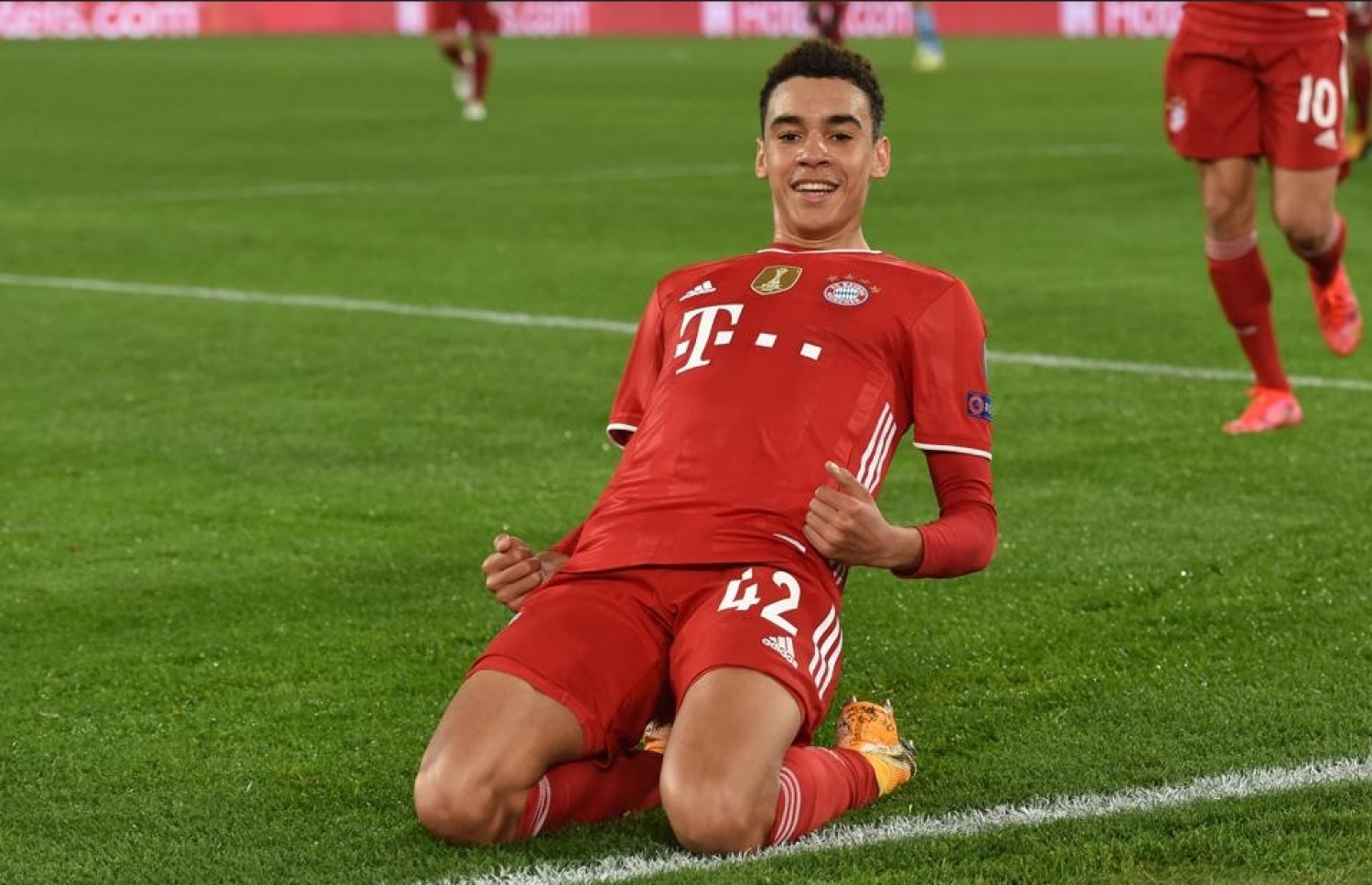 ލަނޑު ޖެހުމަށް ފަހު މުސިއާލާ އުފާފާޅުކުރަނީ.-- ފޮޓޯ: އޭއެފްޕީ