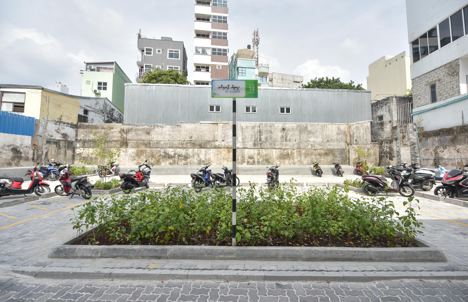 ސީވިއު ޕާކިން ޒޯން: މިތަން ބޭނުންކުރަން އެދި ސިޓީ ކައުންސިލުން ވަނީ އެ ސަރަހައްދުގެ ގޭގެ އަށް ސިޓީ ވެސް ފޮނުވާފައި -- ފޮޓޯ: ނިޝާން އަލީ/ މިހާރު