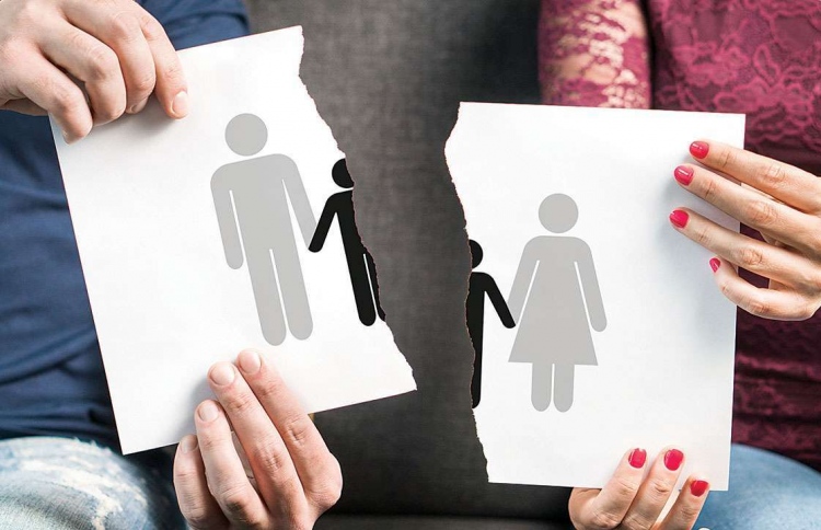 އަންހެނަކަށް ވަރީގެ ބަދަލަށް ދިނީ މަސައްކަތުގެ އަގު