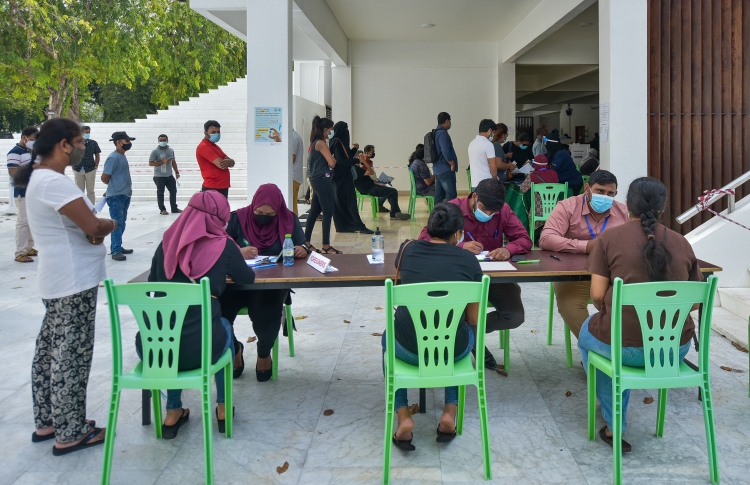 އެސްޓްރަޒެނިކާ ވެކްސިން ޖެހުމަށް އެޕޮއިންޓްމެންޓް ދެނީ