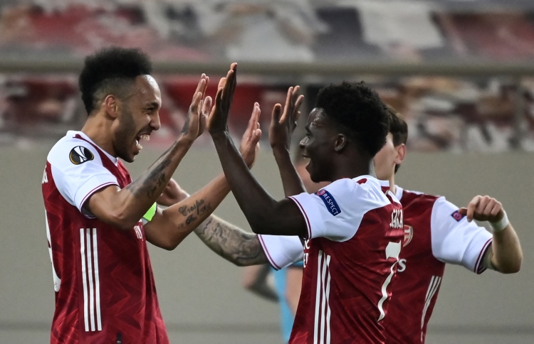 ޔުނައިޓެޑާއި އާސެނަލް އަނެއް ބުރަށް، ލެސްޓާ ކަޓައިފި