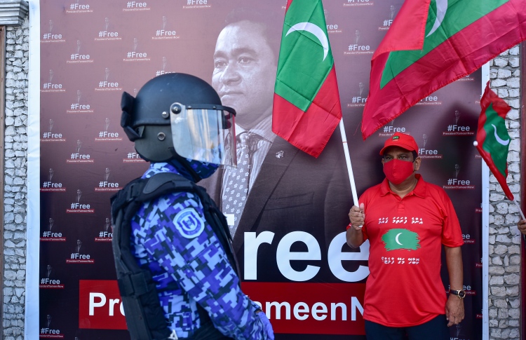 ޕީޕީއެމް އޮފީސް ބަންދުކުރާތީ އީސީގައި ޝަކުވާކޮށްފި