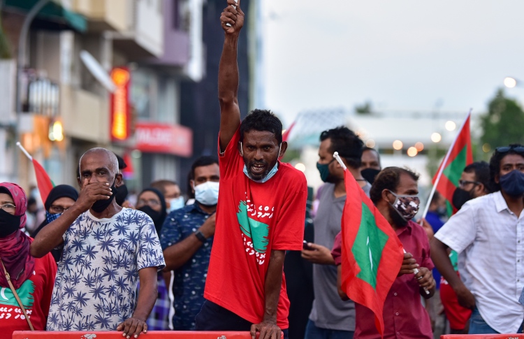 މުޒާހަރާގެ ބައިވެރިން ޖޫރިމަނާކޮށް ދޫކޮށްލައިފި