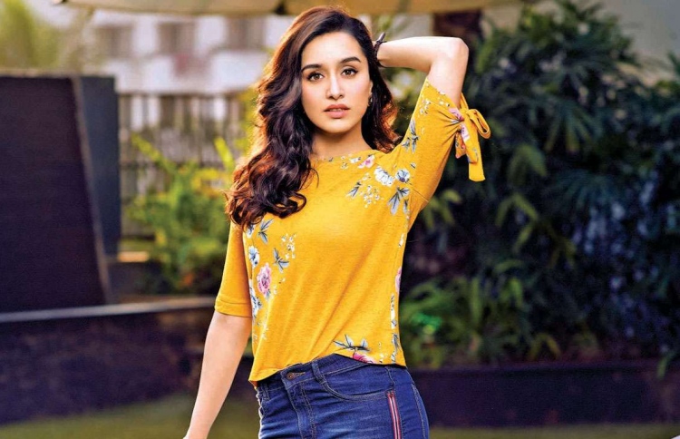 ކައިވެނީގެ ހަފުލާއަކަށް ޝްރަދާގެ އާއިލާ ރާއްޖޭގައި