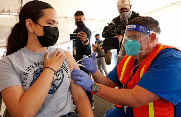 ވެކްސިންޖެހި މީހުންނަށް އެމެރިކާގައި މިހާރު ދަތުރުކުރެވޭ