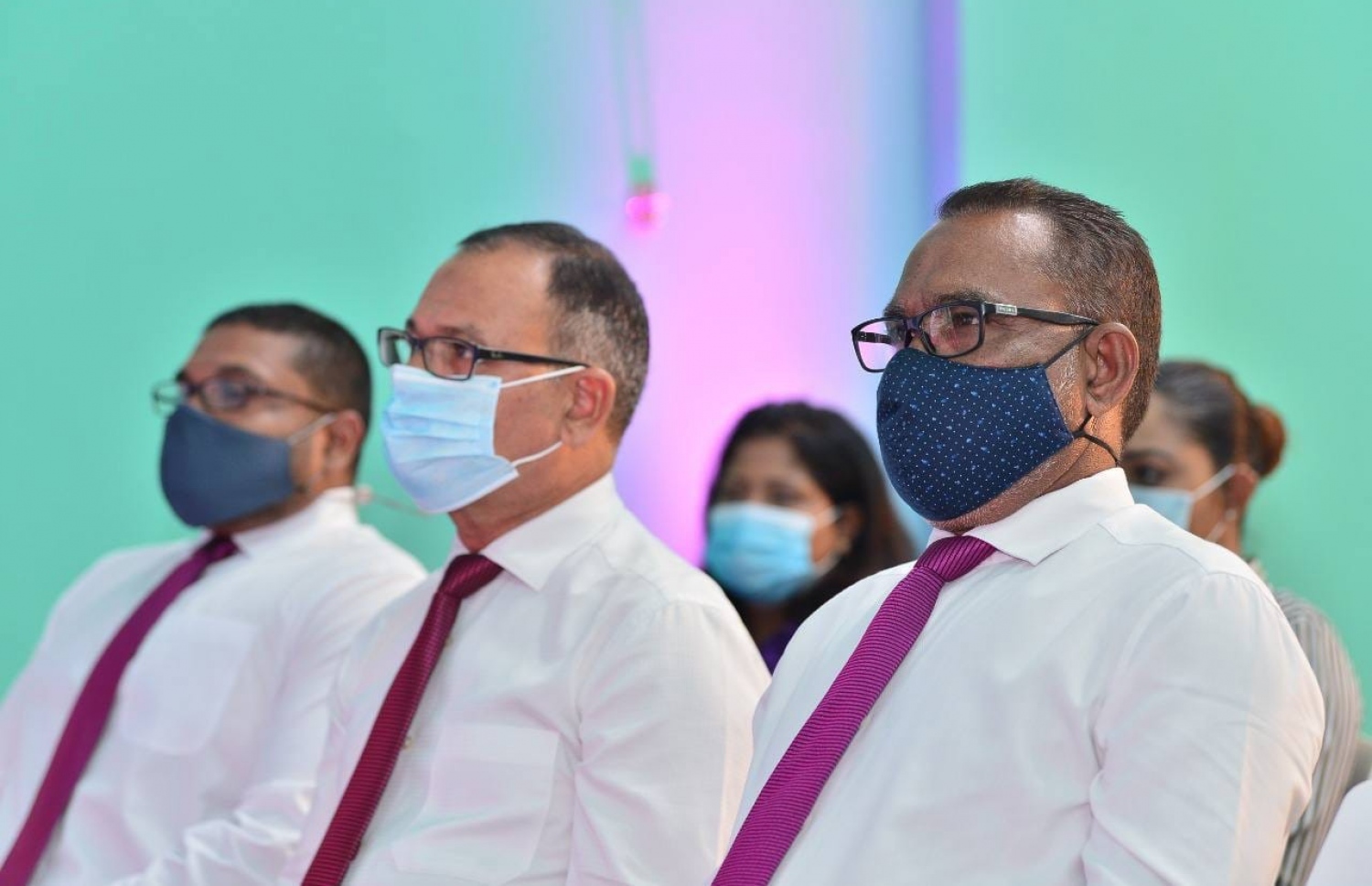 އިދިކޮޅު ޕީޕީއެމް/ޕީއެންސީން ލޯކަލް އިންތިޚާބުގެ ކެމްޕެއިން ރަސްމީކޮށް އިފުތިތާހު ކުރުމަށް ރޭ ބޭއްވި ޖަލްސާޣައި އެ ކޯލިޝަންގެ ބައެއް އިސްވެރިން.---ފޮޓޯ: ޕީޕީއެމް
