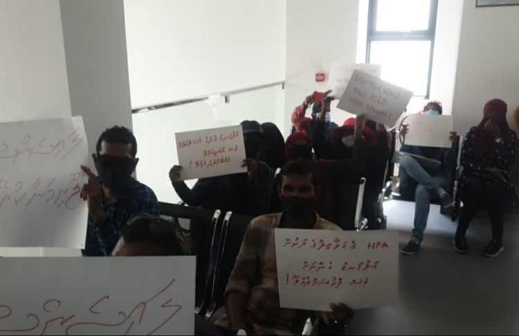 ލައިސަންސް ނުހެދި ޖޫރިމަނާކުރާތީ ހިތްހަމަނުޖެހިއްޖެ