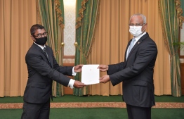 President Solih handing the new member of Maldives Broadcasting Commission his letter of appointment. PHOTO: PRESIDENTS OFFICE
