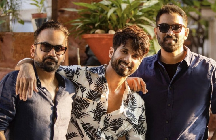 ޝާހިދުގެ ވެބް ސީރީޒްގެ ނަމަކީ "ފޭކްސް"