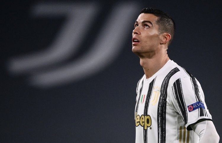 ޕޯޓޯ އިން ޔުވެންޓަސް ކަޓުވާލައިފި