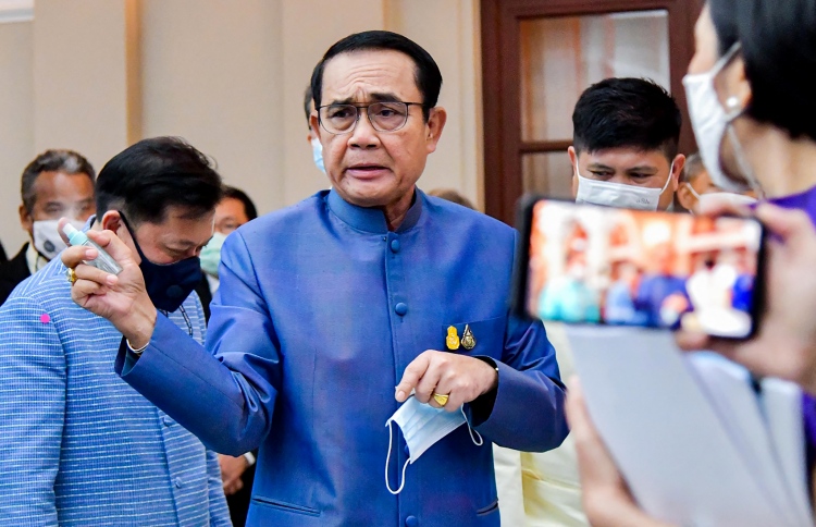 ތައިލެންޑުގެ ބޮޑުވަޒީރު މާސްކް ނޭޅުއްވުމުން ޖޫރިމަނާ