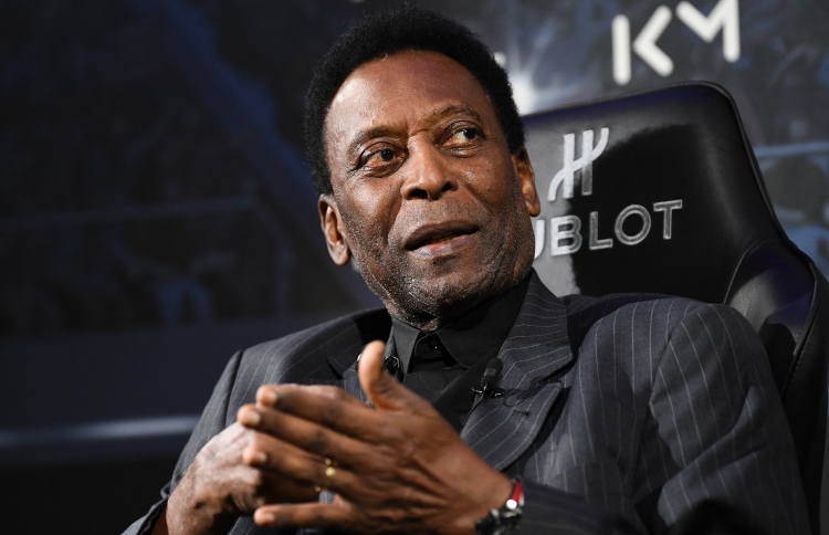 ޕެލޭ ހުރީ ވަރުގަދަކޮށް، އުއްމީދާ އެކު